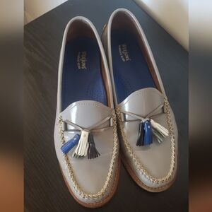 Weejuns WillowGray Loafers with Tassels. Size 11 Leather Soles. Great Condition!